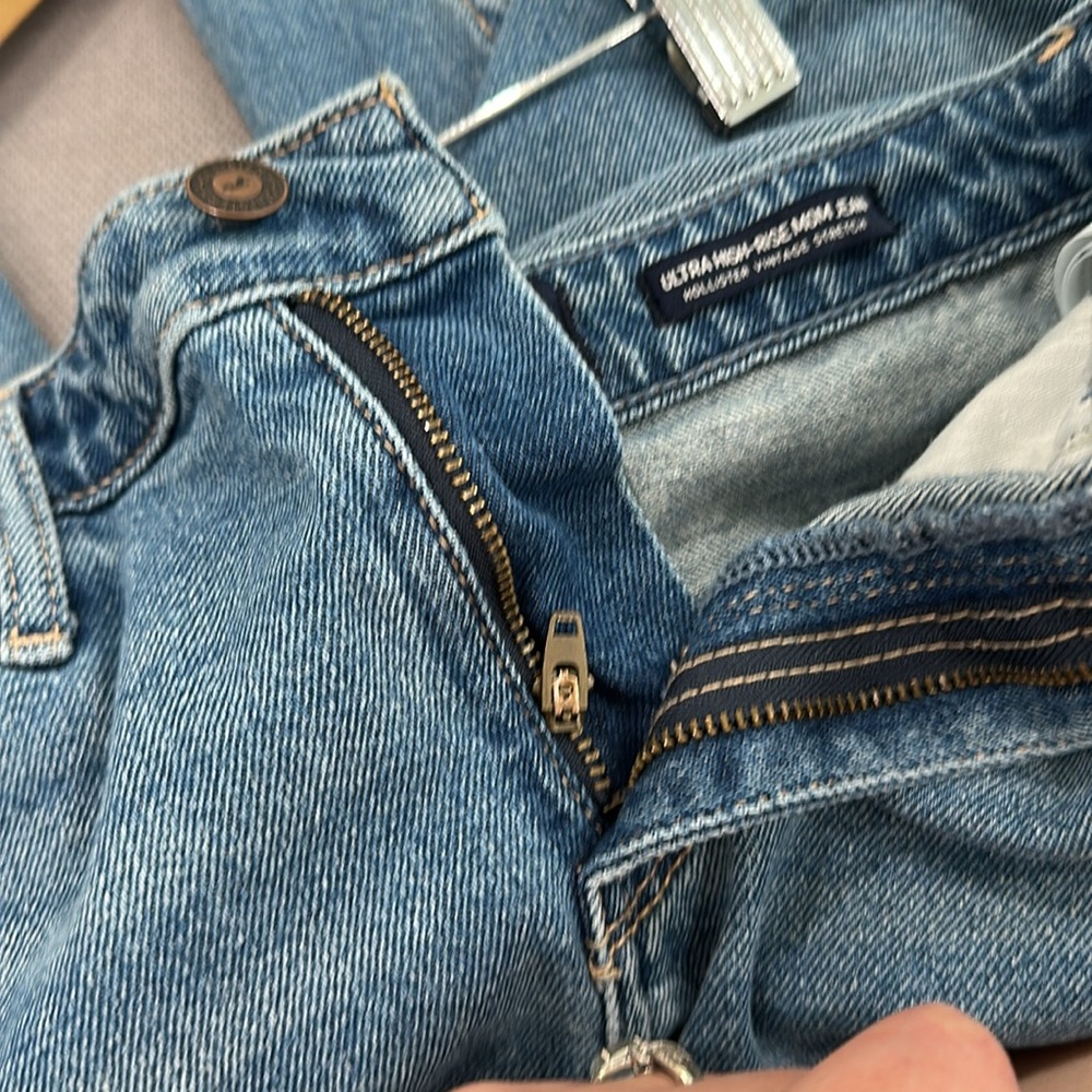 Hollister ultra high rise mom Jean vintage stretch Distressed Blue Jeans - Picture 6 of 6